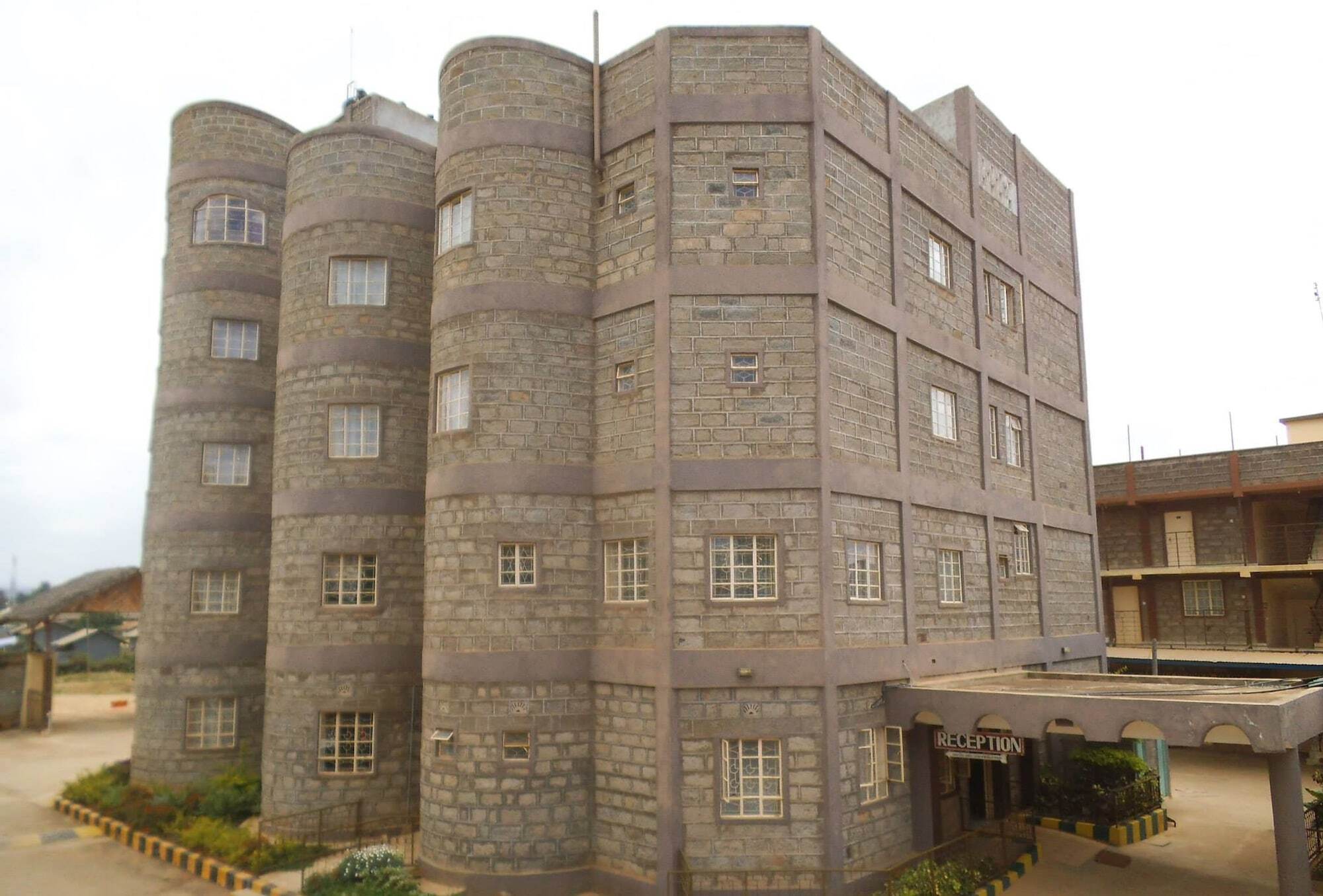 Nanyuki Simba Lodge Экстерьер фото